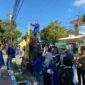 DEMONSTRASI: Aktivis PC PMII Sumenep menyampaikan aspirasi di depan Kantor Pemkab Sumenep, Jumat (17/04/2026). (Moh Busri/radarpantura.id)
