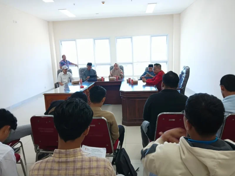 ETIK LEGISLATIF: Aktivis GTN melakukan audiensi dengan BK DPRD Sumenep untuk mengawal kasus pelanggaran etik anggota legislatif, Jumat (24/04/2026). (GTN for radarpantura.id)