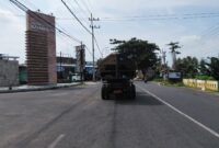 TAK TERAWAT: Armada DLH Sumenep beroperasi dalam keadaan rusak. (Moh Busri/radarpantura.id)