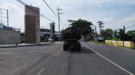 TAK TERAWAT: Armada DLH Sumenep beroperasi dalam keadaan rusak. (Moh Busri/radarpantura.id)