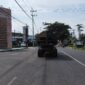 TAK TERAWAT: Armada DLH Sumenep beroperasi dalam keadaan rusak. (Moh Busri/radarpantura.id)