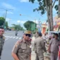 ZONA MERAH: Satpol PP Sumenep melakukan penertiban PKL di Jalan Trunojoyo Sumenep, Senin (18/05/2026). (Radarpantura.id/Moh Busri)