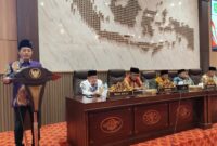 LEGISLATOR: Anggota DPRD Sumenep, Hosnan, saat menyampaikan laporan dalam rapat paripurna anggota DPRD Sumenep. (DPRD Sumenep for Radarpantura.id)