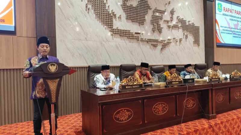 LEGISLATOR: Anggota DPRD Sumenep, Hosnan, saat menyampaikan laporan dalam rapat paripurna anggota DPRD Sumenep. (DPRD Sumenep for Radarpantura.id)