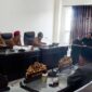 SERIUS: Anggota DPRD Sumenep menggelar rapat pansus. (DPRD Sumenep for radarpantura.id)