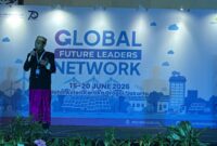 BERPRESTASI: Siswa SMAN 1 Sapeken, Agam Satriya, saat tampil di Panggung Global Future Leaders Network (GFLN) tingkat nasional di Jakarta. (Radarpantura.id/Istimewa)