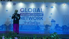 BERPRESTASI: Siswa SMAN 1 Sapeken, Agam Satriya, saat tampil di Panggung Global Future Leaders Network (GFLN) tingkat nasional di Jakarta. (Radarpantura.id/Istimewa)