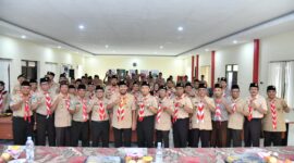 BERSINERGI: Pengurus dan Anggota Pramuka Sumenep berfoto bersama dengan Bupati Sumenep saat acara Rakercab. (Pramuka Sumenep for radarpantura.id)