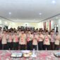 BERSINERGI: Pengurus dan Anggota Pramuka Sumenep berfoto bersama dengan Bupati Sumenep saat acara Rakercab. (Pramuka Sumenep for radarpantura.id)