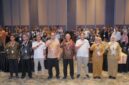 BERSINERGI: Manajemen PC Ketapang II Ltd berfoto bersama petinggi SKK Migas dan sejumlah pengusaha dalam acara Local Vendor Day di Surabaya, Senin (22/6). (PC Ketapang II Ltd for Radarpantura.id)
