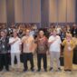 BERSINERGI: Manajemen PC Ketapang II Ltd berfoto bersama petinggi SKK Migas dan sejumlah pengusaha dalam acara Local Vendor Day di Surabaya, Senin (22/6). (PC Ketapang II Ltd for Radarpantura.id)