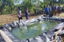 MENGGEGERKAN: Polisian mmelakukan olah TKP penemuan mayat petani tembakau di Dusun Tanjung, Desa Gedang-Gedang, Kecamatan Batuputih, Sumenep, Selasa (30/6). (Polres Sumenep for Radarpantura.id) 