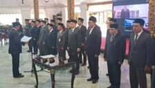 ABDI NEGARA: Bupati Fauzi melantik 25 pejabat Pemkab di Pendopo Agung Keraton Sumenep, Senin (13/7). (Radarpantura.id/Istimewa)