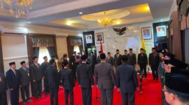 PELAYAN PUBLIK: Bupati Fauzi melantik lima pejabat Pemkab di Rumdis Bupati Sumenep, Jumat (17/7). (Humas Pemkab Sumenep for Radarpantura.id)