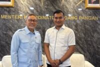 AGENDA POLITIK: Mahsun (kanan) menemui Ketua Umum PAN Zulkifli Hasan di Jakarta. (Radarpantura.id/Istimewa)