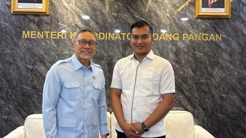 AGENDA POLITIK: Mahsun (kanan) menemui Ketua Umum PAN Zulkifli Hasan di Jakarta. (Radarpantura.id/Istimewa)