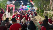 RAMAI: Masyarakat antusias menghadiri malam puncak Semarak Kemerdekaan Bimbel Gemilang Nusantara, Minggu (23/8). (Gemilang Nusantara for Radarpantura.id)