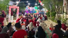 RAMAI: Masyarakat antusias menghadiri malam puncak Semarak Kemerdekaan Bimbel Gemilang Nusantara, Minggu (23/8). (Gemilang Nusantara for Radarpantura.id)