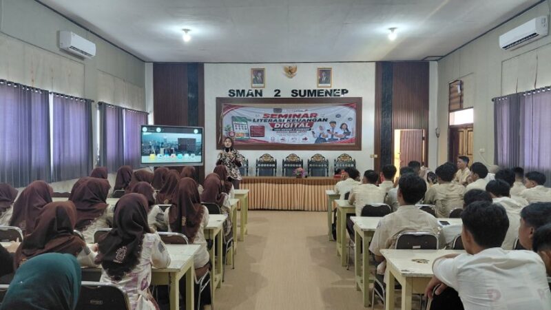 EDUKATIF: Bank Jatim Cabang Sumenep menggelar Seminar Literasi Keuangan Digital di Aula SMAN 2 Sumenep, Kamis (6/8).