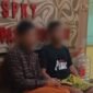 DIAMANKAN WARGA: Dua orang tersangka kasus pencurian trafo perahu nelayan diamankan ke Mapolsek Pasongsongan, Kamis (27/8). (Radarpantura.id/Istimewa)