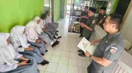PENGAWASAN: Bawaslu Sumenep melakukan Uji Petik PDPB di SMAN 1 Bluto, Senin (21/9). (Bawaslu for Radarpantura.id)