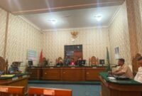 PROSES HUKUM: PN Sumenep menggelar sidang praperadilan penghentian penyidikan kasus pemalsuan tanda tangan, Jumat (11/9). (Miftah/Radarpatura.id)