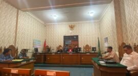 PROSES HUKUM: PN Sumenep menggelar sidang praperadilan penghentian penyidikan kasus pemalsuan tanda tangan, Jumat (11/9). (Miftah/Radarpatura.id)