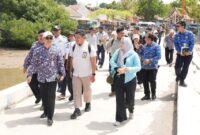 BLUSUKAN: Tim Bappenas dan Bappeda Sumenep melakukan kunujungan ke wilayah Kepulauan di Kabupaten Sumenep. (Bappeda Sumenep for Radarpantura.id)