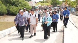 BLUSUKAN: Tim Bappenas dan Bappeda Sumenep melakukan kunujungan ke wilayah Kepulauan di Kabupaten Sumenep. (Bappeda Sumenep for Radarpantura.id)