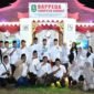 KOMPAK: Pegawai Bappeda Sumenep berfoto bersama di depan stand. (Bappeda Sumenep for Radarpantura.id)