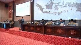 PERUMUSAN KEBIJAKAN: Forum rapat paripurna antara Eksekutif Pemerintah Kabupaten Sumenep bersama anggota DPRD pada Senin (12/10). (Humas Pemkab Sumenep for Radarpantura.id)