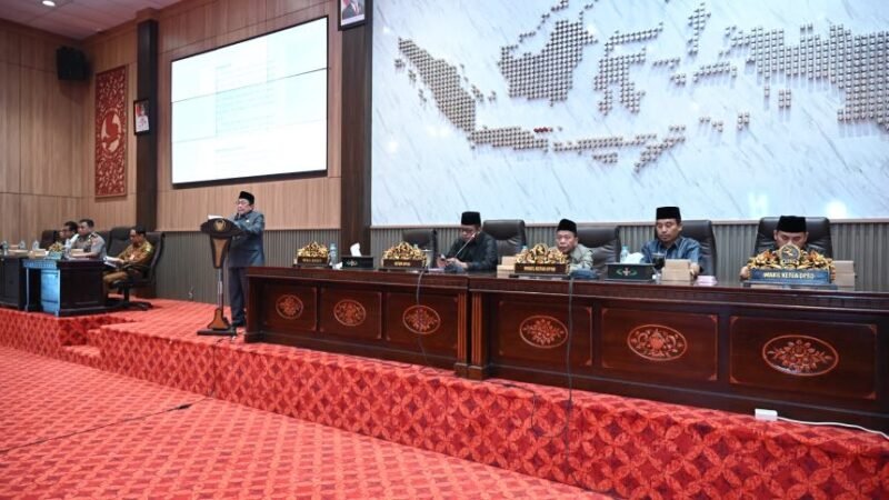 PERUMUSAN KEBIJAKAN: Forum rapat paripurna antara Eksekutif Pemerintah Kabupaten Sumenep bersama anggota DPRD pada Senin (12/10). (Humas Pemkab Sumenep for Radarpantura.id)