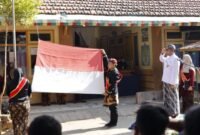 NUANSA KERATON: Wakil Sekretaris Jenderal Majelis Adat Kerajaan Nusantara (MAKN), RBMS Hadi Pradipta memimpin Upacara Peringatan Hari Jadi ke 757 Kabupaten Sumenep tahun 2026 di SDN Pangarangan 1, Sabtu (31/10). (SDN Pangarangan 1 Sumenep for Radarpantura.id)