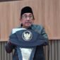SERIUS: Wakil Bupati Sumenep, Imam Hasyim, membacakan nota keuangan pemerintah daerah saat rapat paripurna bersama anggota DPRD Sumenep, Senin (12/10). (Humas Pemkab Sumenep for Radarpantura.id)